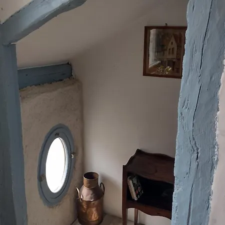 Espace Privatif Avec Chambre, Salle De Bains, Toilettes * La Bouille
