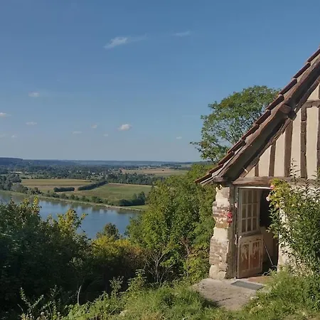 Espace Privatif Avec Chambre, Salle De Bains, Toilettes * La Bouille